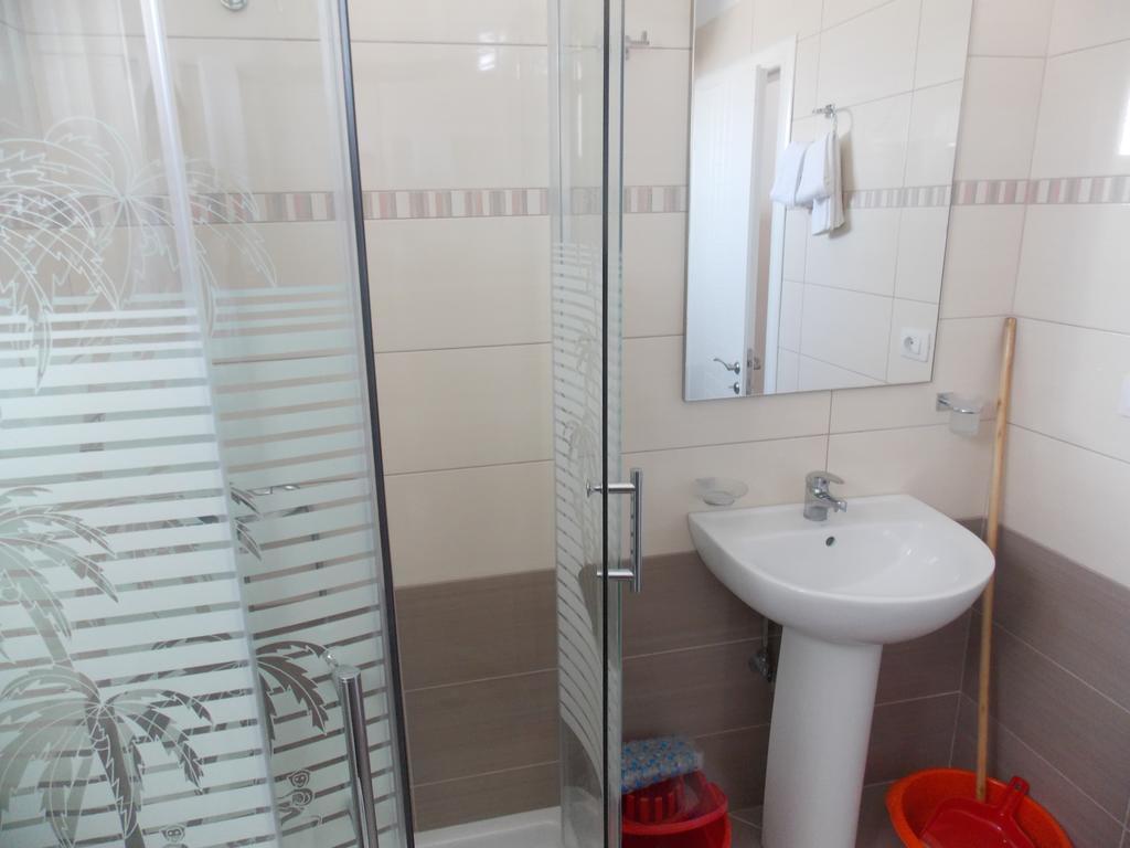 Blue Sea Apartments Sarande Exterior photo