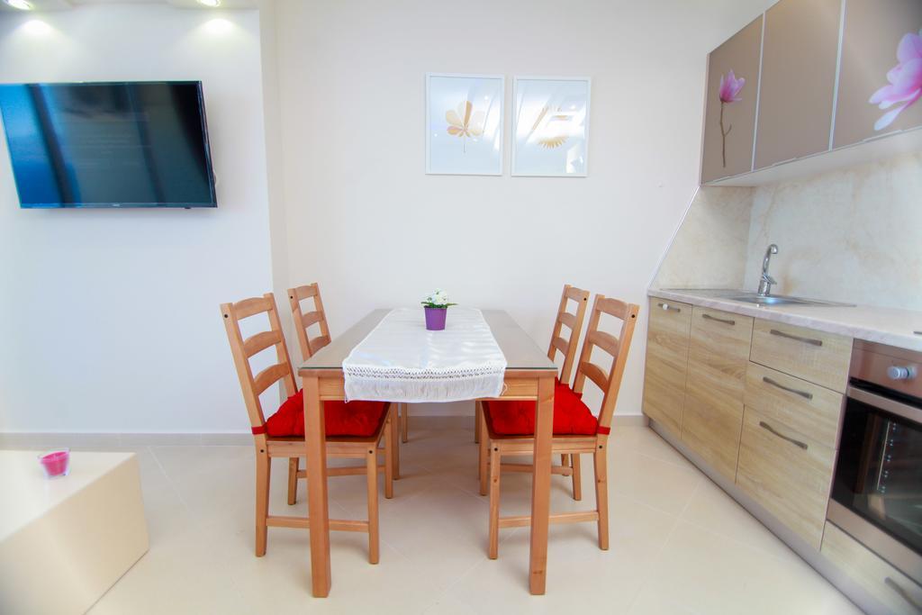 Blue Sea Apartments Sarande Exterior photo