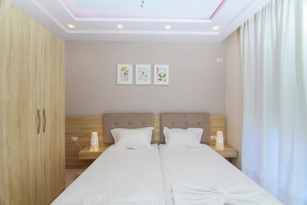 Blue Sea Apartments Sarande Exterior photo